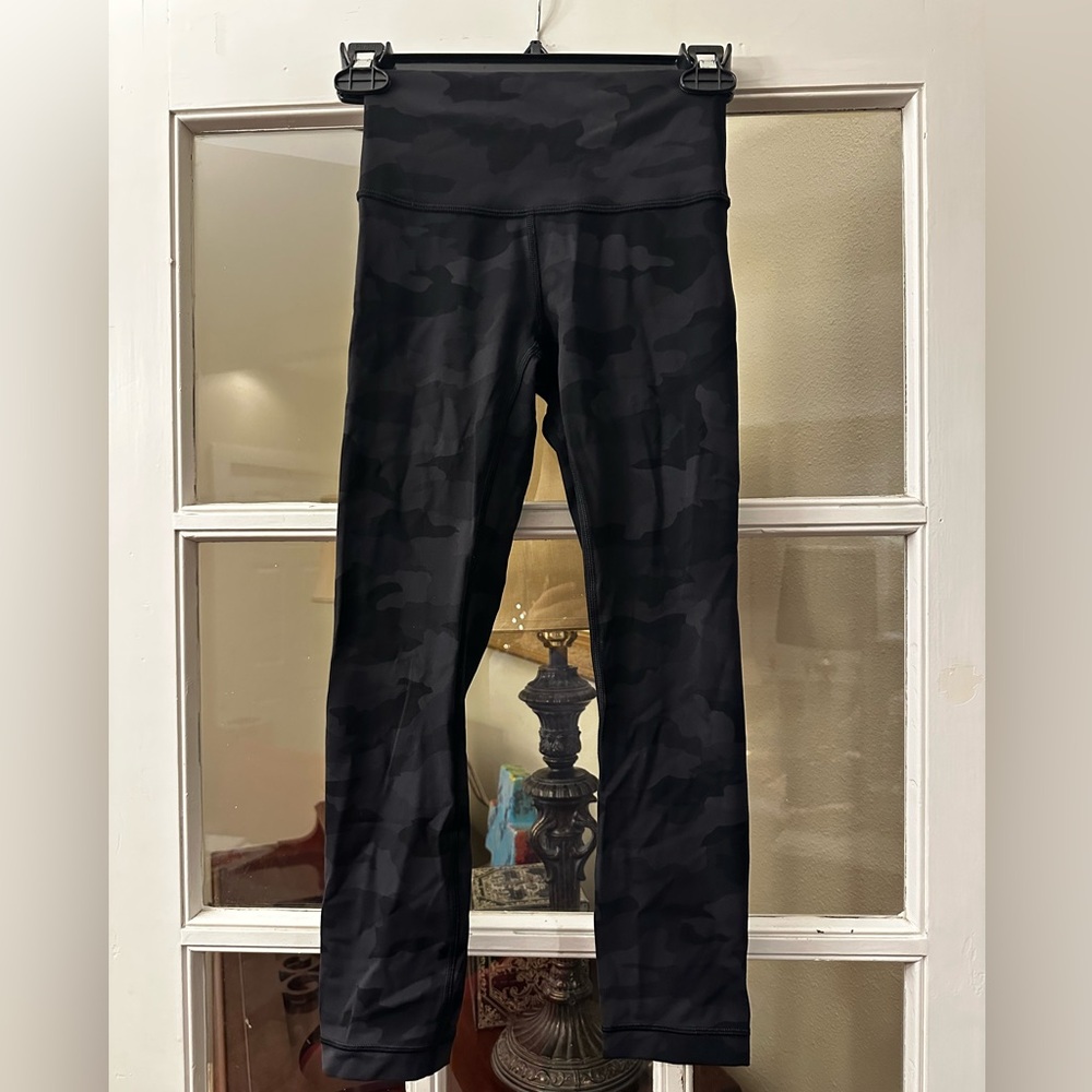 Lululemon Wunder Under High-Rise Crop 23" Camo Deep Coal Multi
Size 2